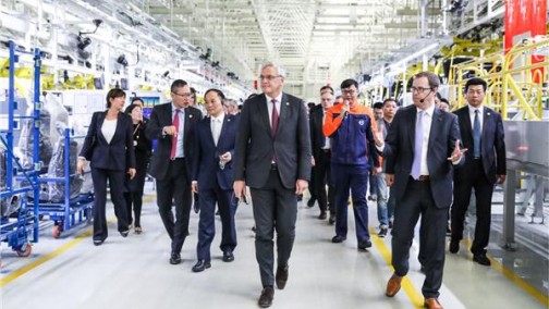 比利时副首相参观考察沃尔沃大庆工厂