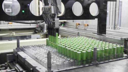 推动新能源汽车产业发展 动力电池需要担负六大重任