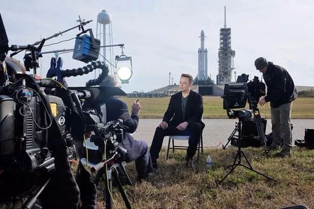 SpaceX “重型猎鹰 SpaceX “重型猎鹰