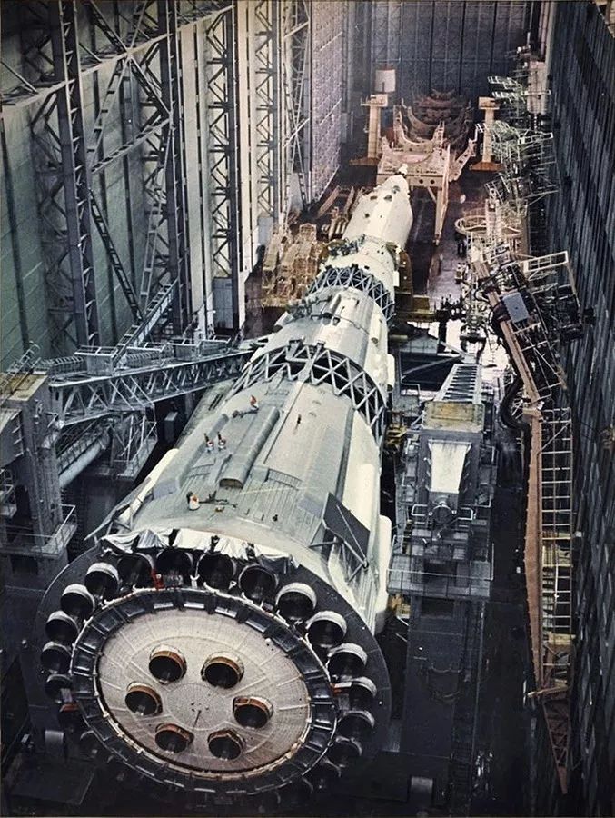 SpaceX “重型猎鹰 SpaceX “重型猎鹰