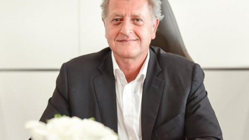 新能源这条河，车企们怎么过？