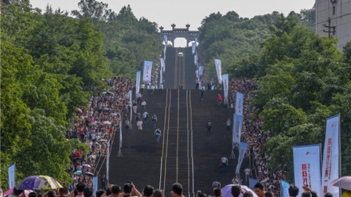 刷新国内记录 哈弗H9成功挑战长江第一梯