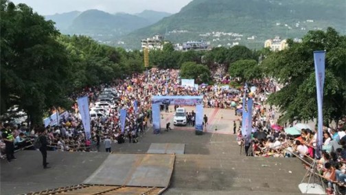 自主汽车里程碑 哈弗H9成功挑战长江第一梯