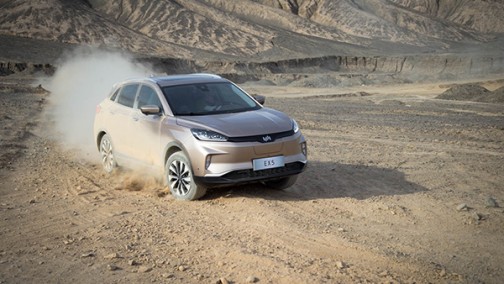 威马EX5高温挑战 没有芭蕉扇穿越火焰山