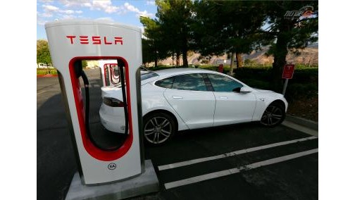 特斯拉车主抱怨售后瘫痪:充电桩1年坏2次 修1次花4月
