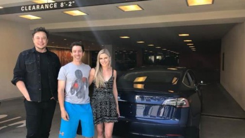 马斯克亲测Model 3新销售方式，送货上门体验如何？