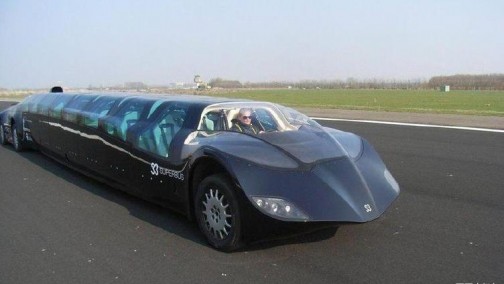 迪拜花7000万造最壕公交车，车票只要2块钱！