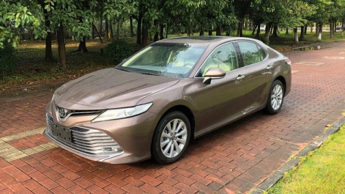 扩屏/增配/新涂装 丰田新款凯美瑞实车曝光