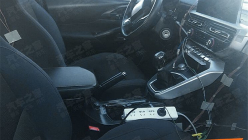 长安凯程F70内饰曝光 又一皮卡搭载悬浮大屏