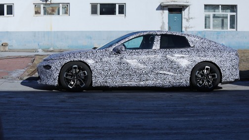 小鹏电动轿跑曝光 比特斯拉Model 3大 4月首发