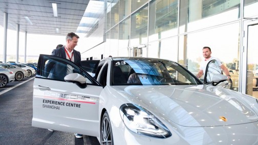 保时捷中国男女买家数量趋于均衡，而在德国女性车主只占一成