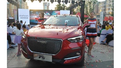 93年颜控文案狗：我为何选了哈弗F5 i潮？