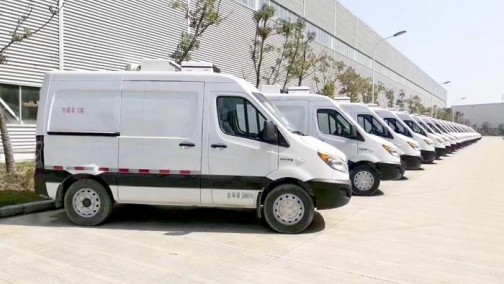 交通部首度回应：要从根本解决货车“大吨小标”问题 明确9座车上蓝牌