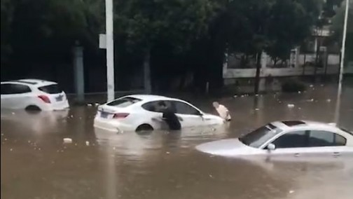 全国大面积降雨，纯电动汽车能扛过来吗？