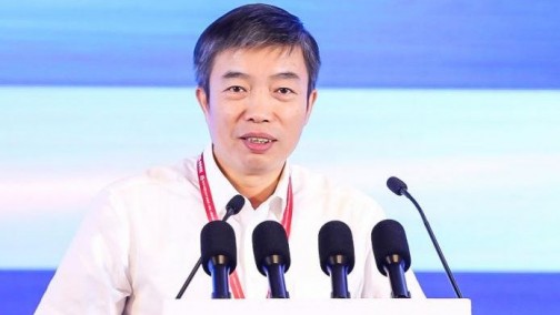 罗俊杰：新能源汽车产业需转换发展动力