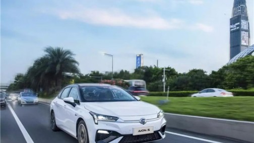 新能源车市淘汰赛正式开打，哪家车企手握“通关密码”？