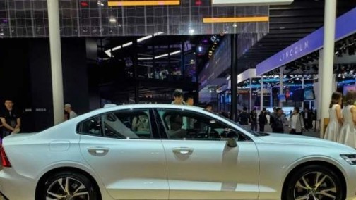 自主品牌进一步分化： 头部车企死扛高端化