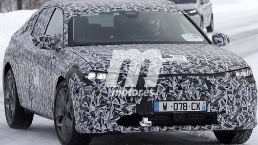 全新DS4路试谍照曝光！升级全新灯组/设计更时尚