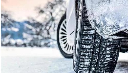 多地汽车4S店推迟营业时间 店内员工：开着门也没人来