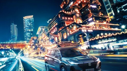 与合资谈笑风生，逸动PLUS携手CS75PLUS赛道称霸，问鼎王者宝座